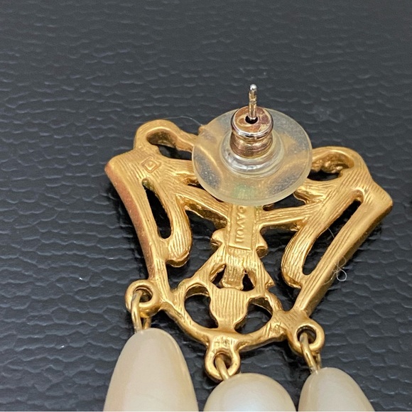 Vintage AVON Gold-tone Crest Victorian Revival Faux Pearl Drop Dangle Earrings - Picture 11 of 12